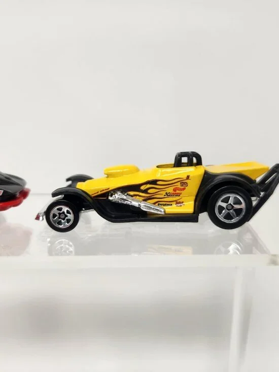 Hotwheels Diecast Cars Lot of (9) 1/64 (p1) - Picture 5 of 11